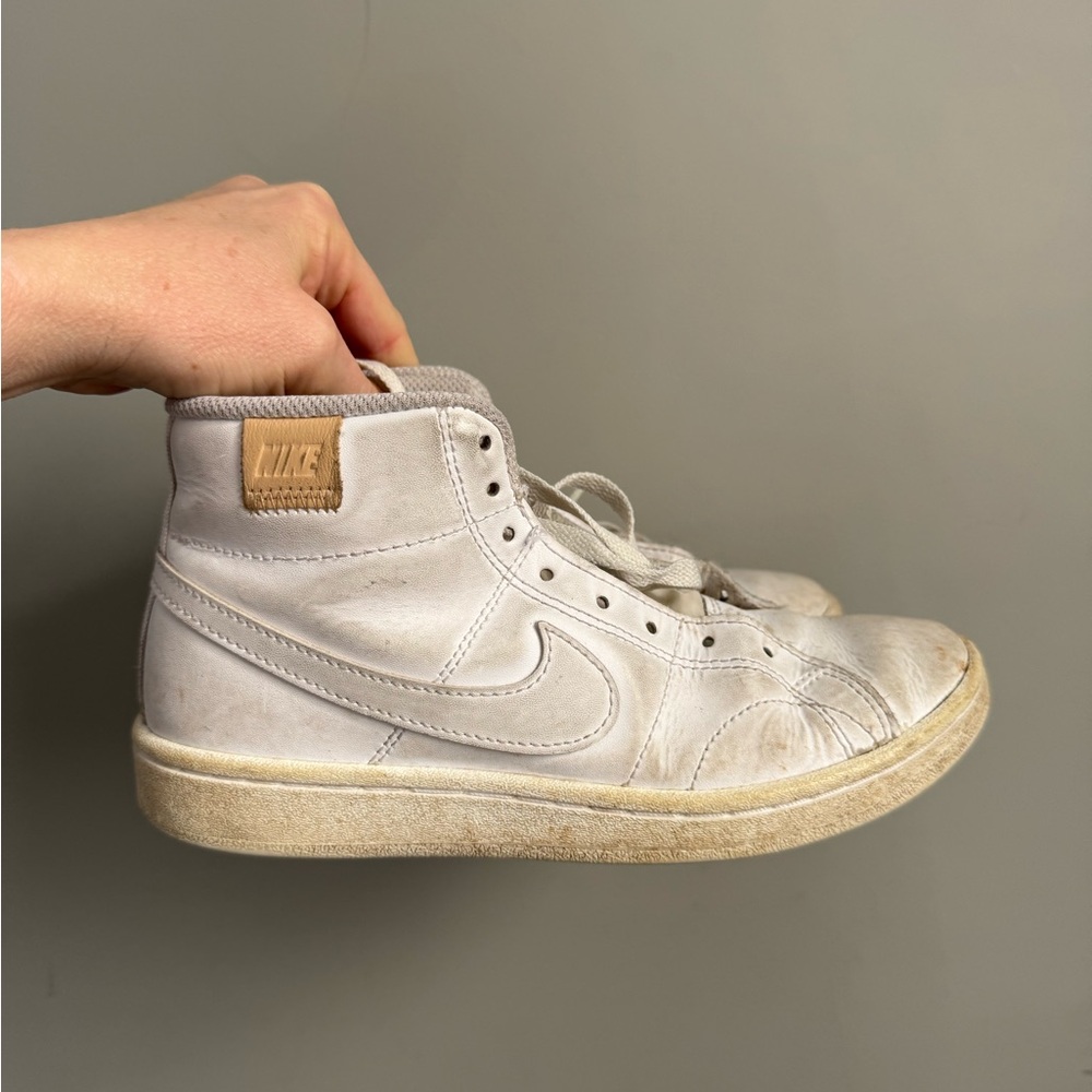 Women’s Nike hitops